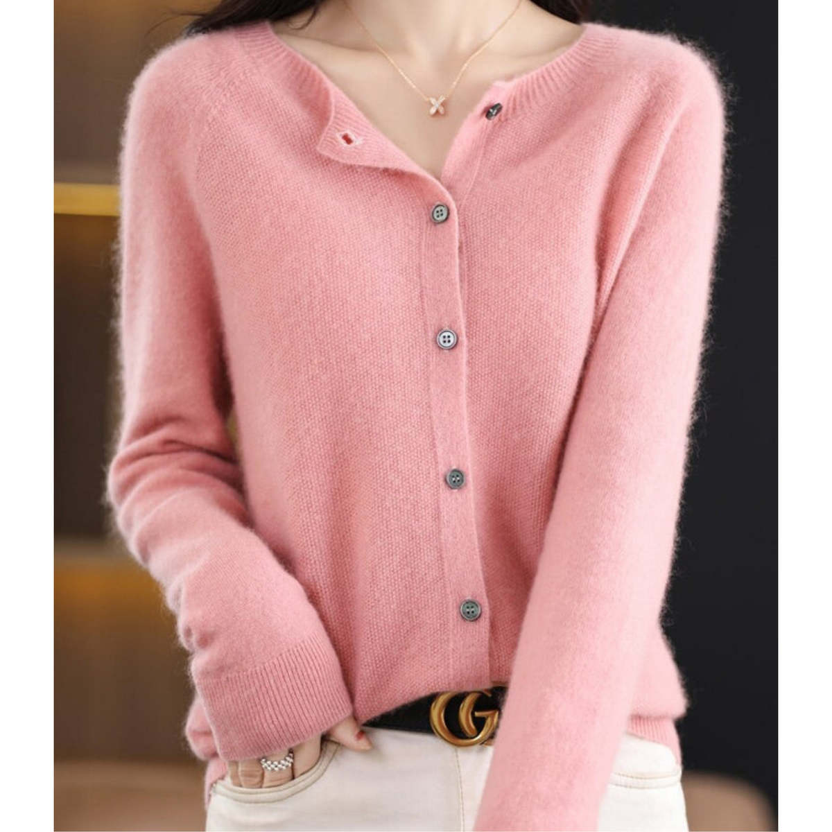 Cardigan Pour Femme En Laine Mérinos Et Cachemire, À Col Rond : Un Modèle D'hiver Élégant Et Luxueux, Idéal Pour Les Journées Froides Et Les Tenues Quotidiennes Raffinées