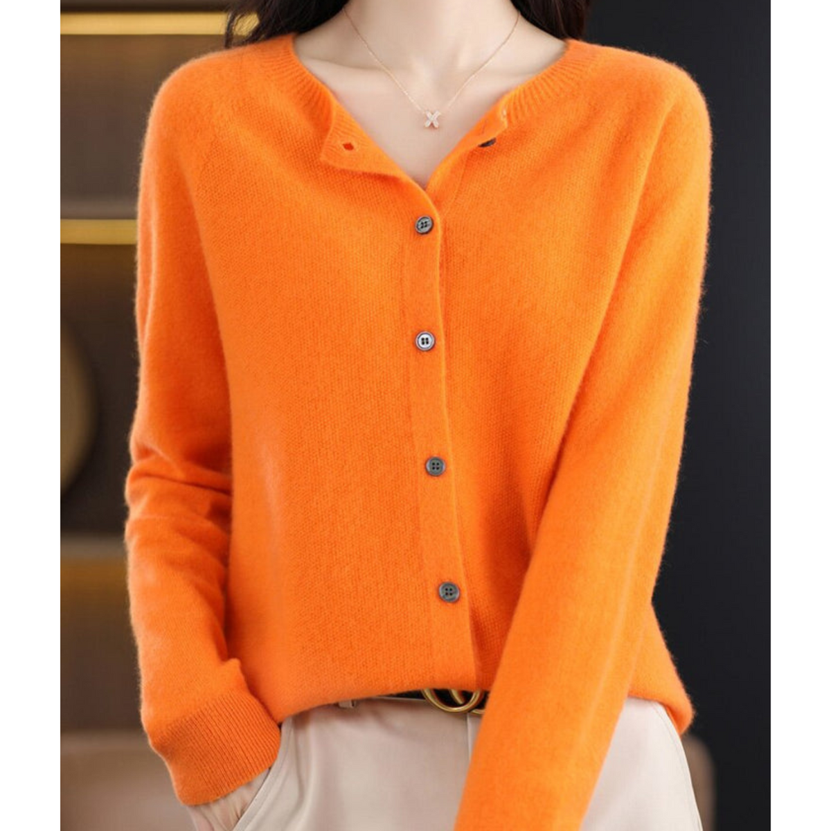 Cardigan Pour Femme En Laine Mérinos Et Cachemire, À Col Rond : Un Modèle Tricoté Élégant Et Luxueux, Idéal Pour Les Froides Journées D'hiver
