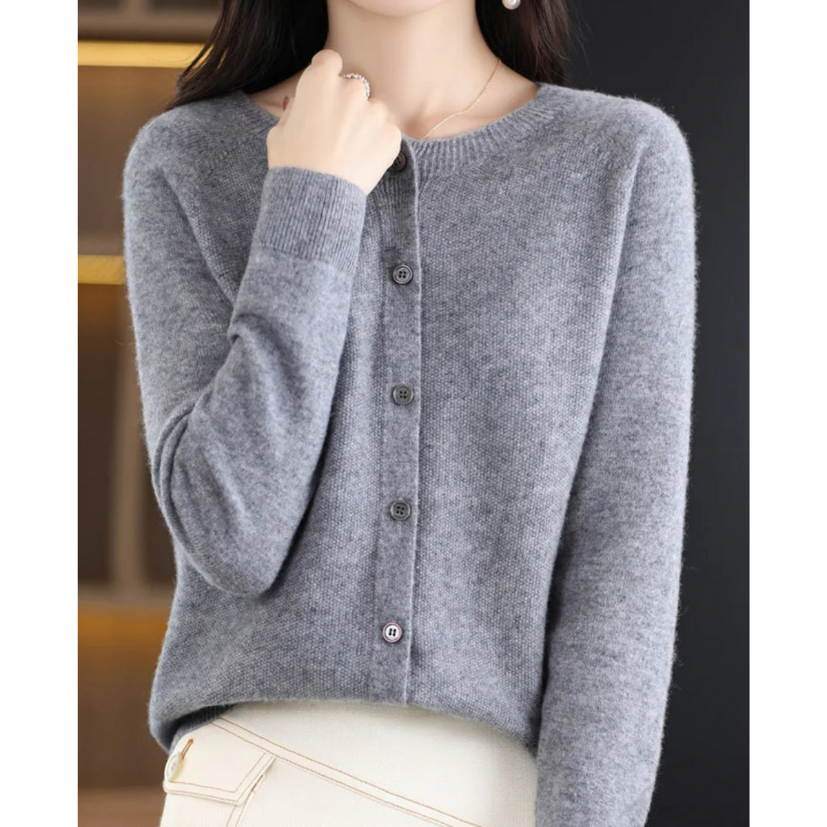Cardigan Pour Femme En Laine Mérinos Et Cachemire, À Col Rond : Un Modèle Tricoté Élégant Et Luxueux, Idéal Pour Les Froides Journées D'hiver