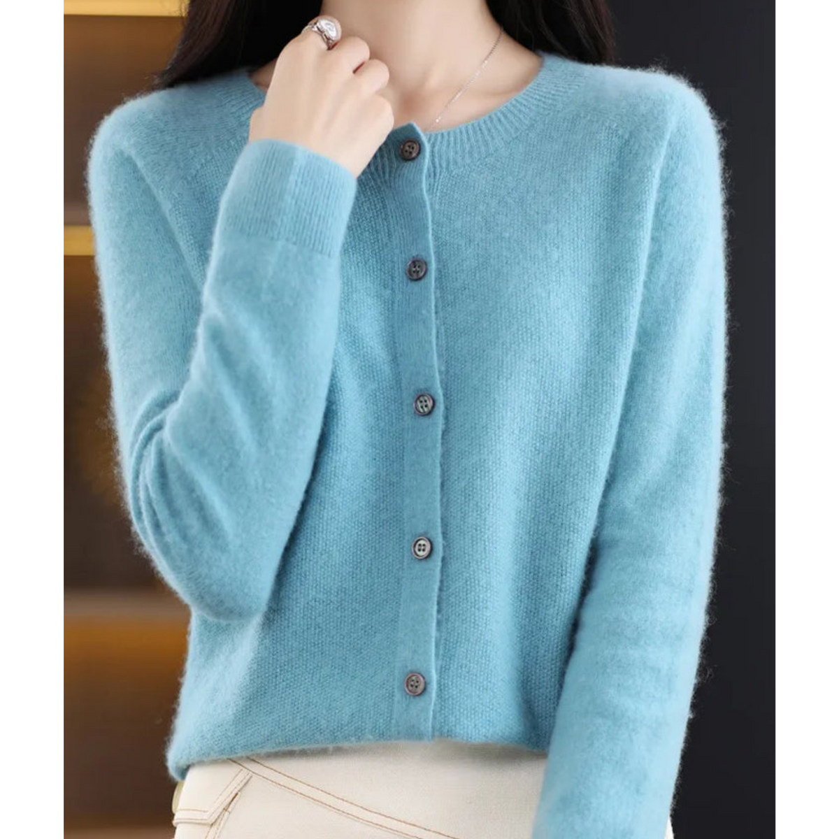 Cardigan Pour Femme En Laine Mérinos Et Cachemire, À Col Rond : Un Modèle D'hiver Élégant Et Luxueux, Idéal Pour Les Journées Froides Et Les Tenues Quotidiennes Raffinées