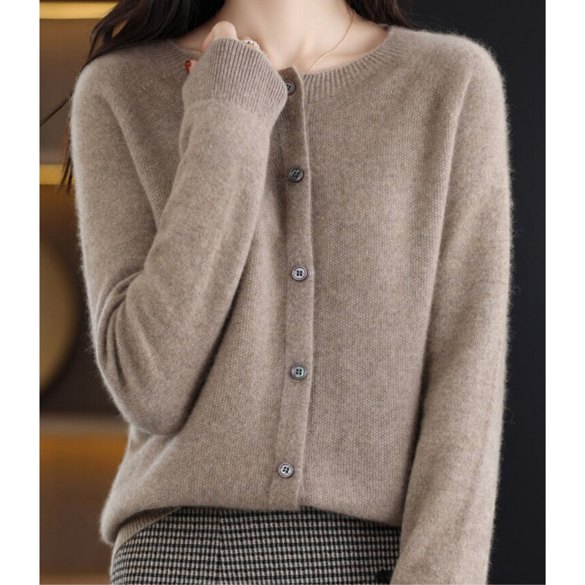 Cardigan Pour Femme En Laine Mérinos Et Cachemire, À Col Rond : Un Modèle Tricoté Élégant Et Luxueux, Idéal Pour Les Froides Journées D'hiver