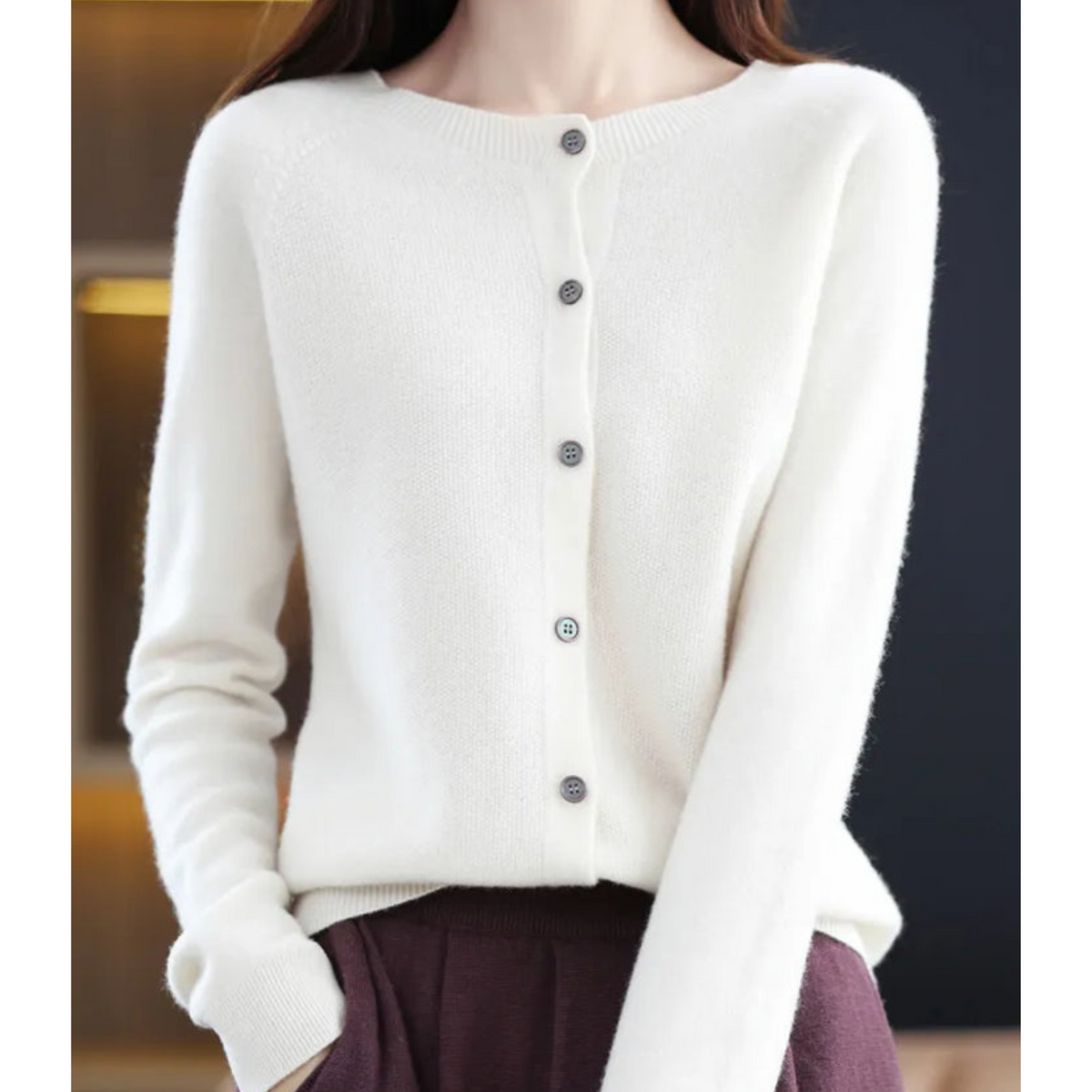 Cardigan Pour Femme En Laine Mérinos Et Cachemire, À Col Rond : Un Modèle D'hiver Élégant Et Luxueux, Idéal Pour Les Journées Froides Et Les Tenues Quotidiennes Raffinées