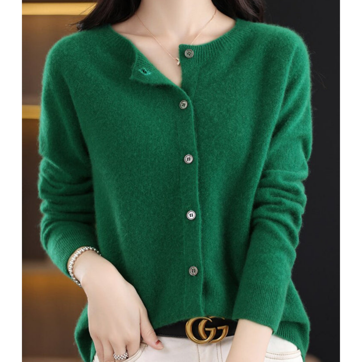 Cardigan Pour Femme En Laine Mérinos Et Cachemire, À Col Rond : Un Modèle Tricoté Élégant Et Luxueux, Idéal Pour Les Froides Journées D'hiver