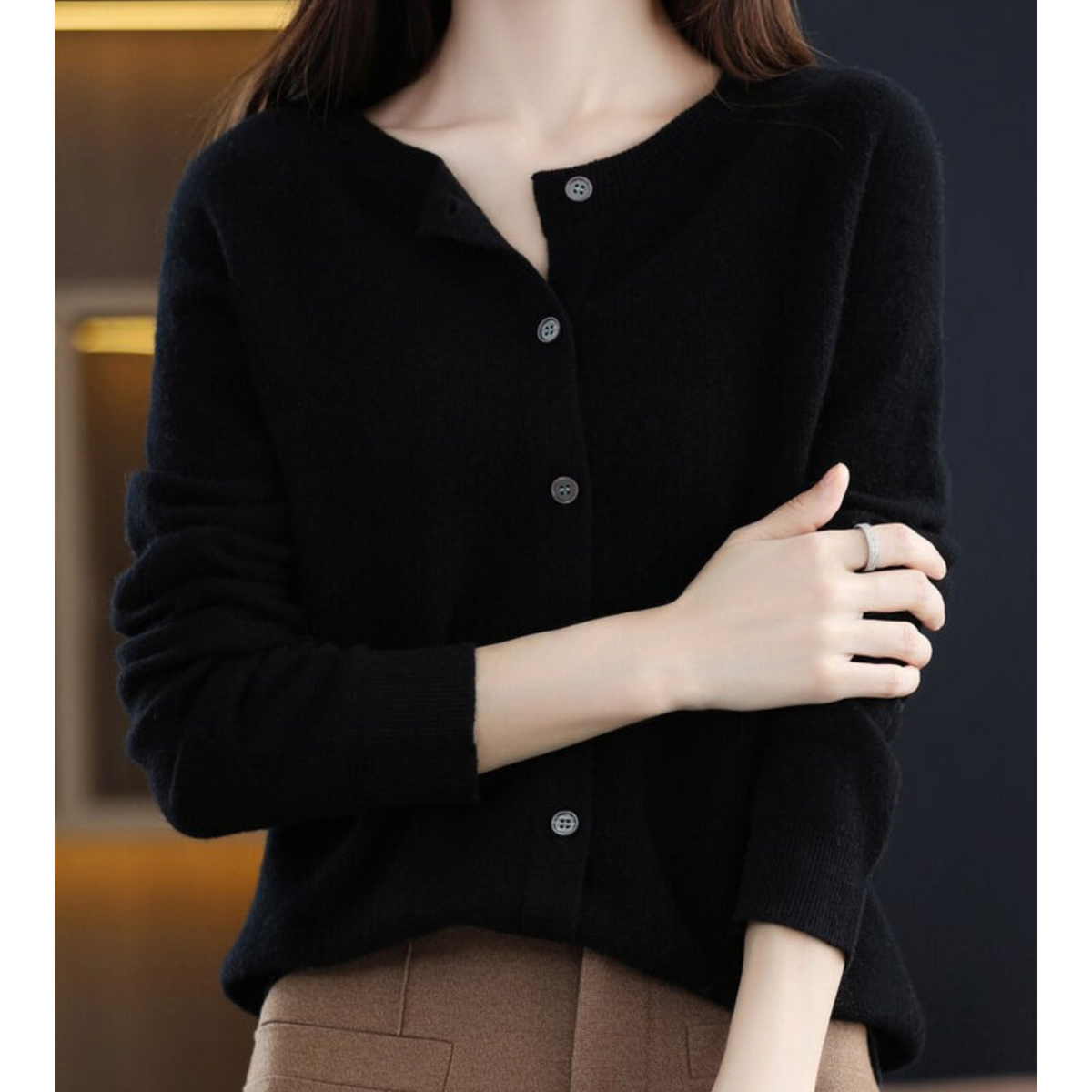 Cardigan Pour Femme En Laine Mérinos Et Cachemire, À Col Rond : Un Modèle Tricoté Élégant Et Luxueux, Idéal Pour Les Froides Journées D'hiver