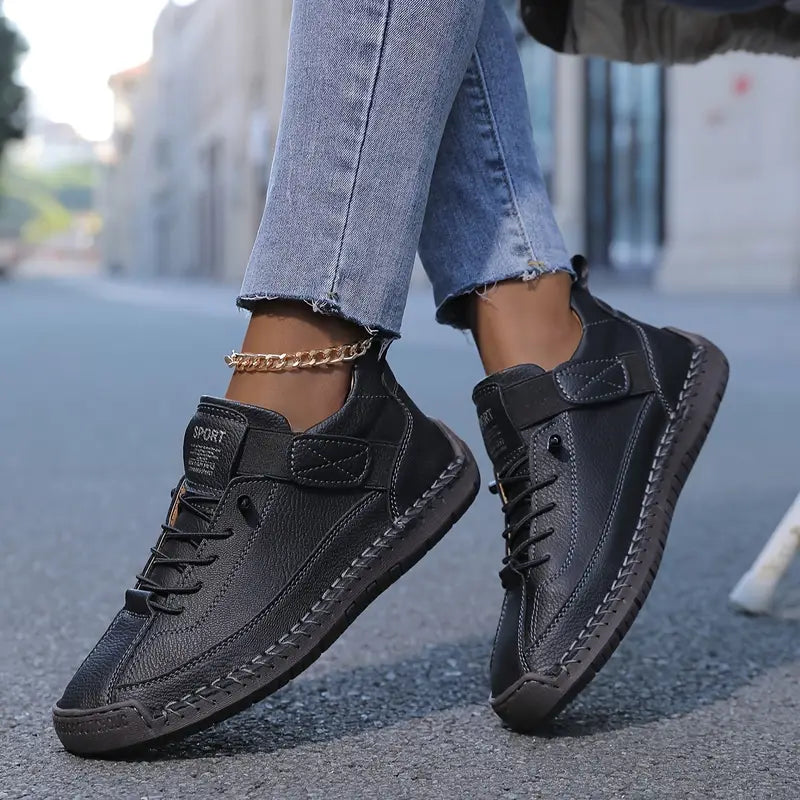 Baskets En Cuir Pour Femme Offrant Un Chaussant Confortable — Un Design Inspiré De L'ergonomie, Idéal Pour Un Usage Quotidien Et Pour Marcher Confortablement