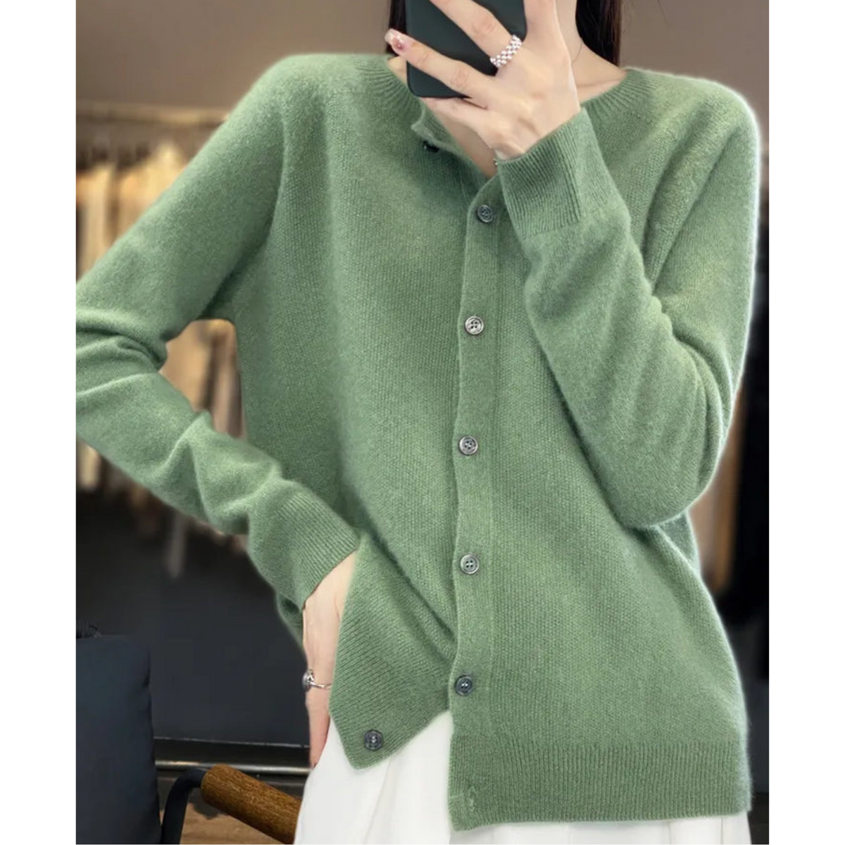 Cardigan Pour Femme En Laine Mérinos Et Cachemire, À Col Rond : Un Modèle Tricoté Élégant Et Luxueux, Idéal Pour Les Froides Journées D'hiver